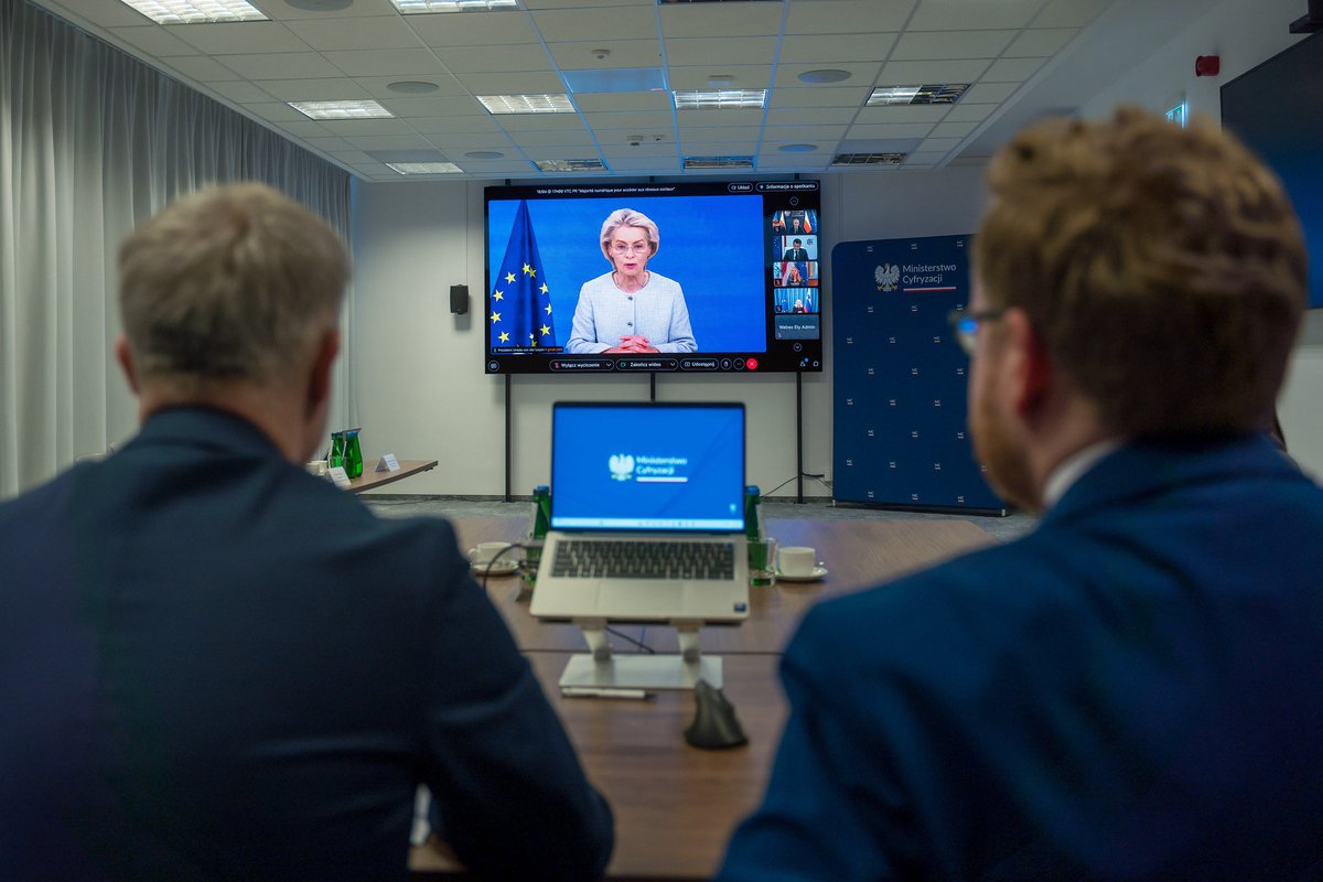 DStanderski's tweet photo. Call z @KGawkowski @EmmanuelMacron @GiorgiaMeloni @sanchezcastejon @vonderleyen @_FriedrichMerz oraz innymi liderkami i liderami 🇪🇺 w sprawie narzędzi weryfikacji wieku i ochrony dzieci w Internecie. Mamy narzędzia, mamy pomysły i wspólny cel - ochronę najmłodszych. Teraz przechodzimy do działań. Więcej informacji wkrótce. 🇵🇱📱