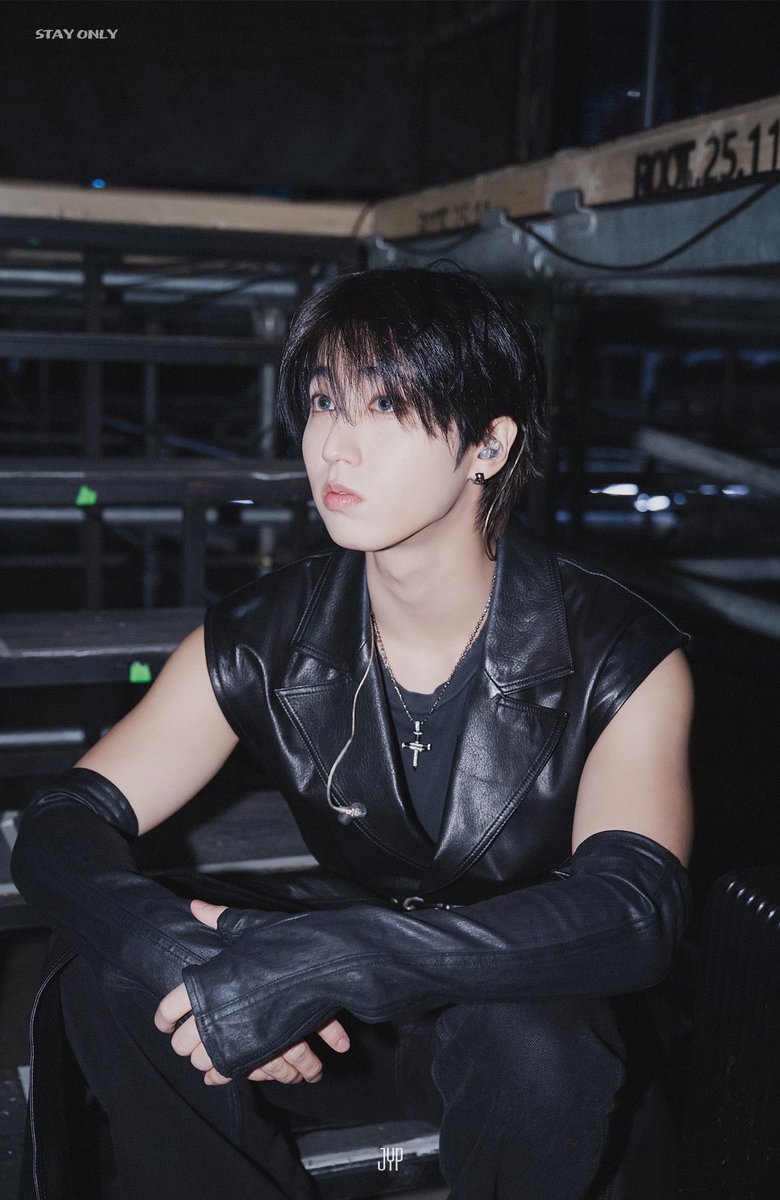 from0914's tweet photo. SKZ 6TH FM
“STAY in Our Little House”
FANS Behind

HAN Ver. https://t.co/IrYe2LQLS4