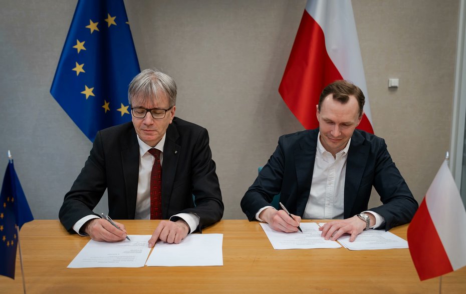 fuelcellsworks's tweet image. #Hydrogen &amp;amp; #ammonia as a response to the Hormuz shock. In one day: Poland–Hungary industry deal + Poland–Japan partnership highlighting both as key to economic security.

#HydrogenNow #EnergySecurity #CleanEnergy

 fcw.sh/Ym9DuR