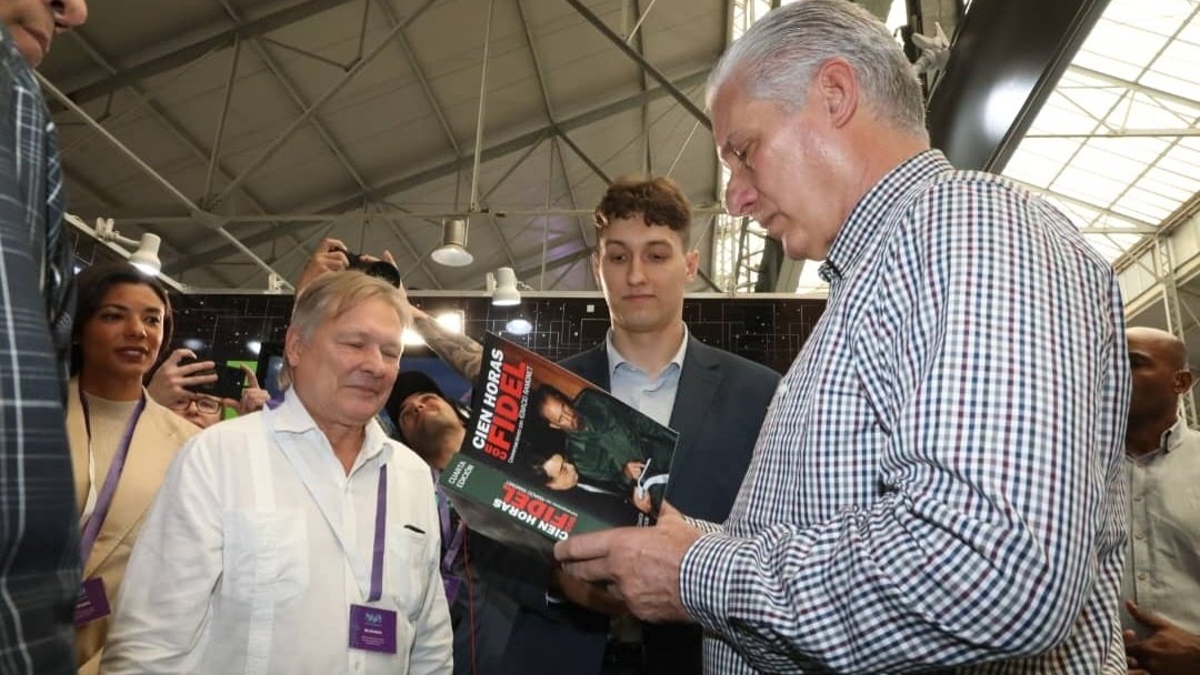 Junto <a href="/DiazCanelB/">Miguel Díaz-Canel Bermúdez</a> inauguramos el V Coloquio Internacional “Patria”. Un espacio para debatir sobre soberanía informativa, algoritmos y la construcción de hegemonía cultural desde el Sur, actualizando el pensamiento de Fidel en la era digital.

#PatriaConFidel