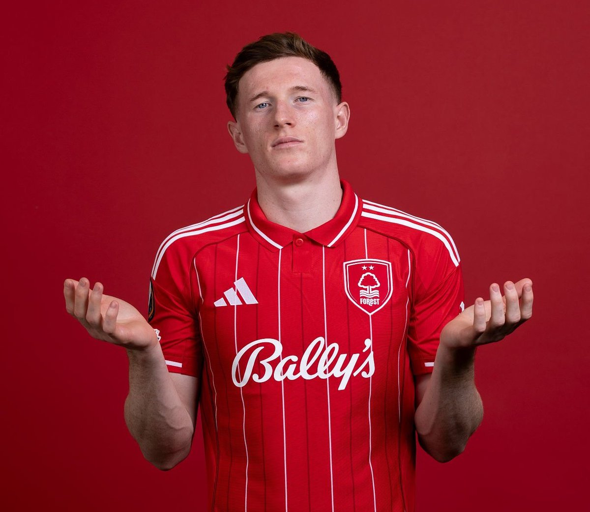 الواضح من كلام اورنيستين ان صفقة اليوت اندرسون هي صفقة مزايده مثل صفقة ديكلان رايس سابقاً 

اليونايتد إذا يدفع أكثر من السيتي يكسب الصفقة وتشيلسي و ارسنال نفس الموضوع و ممكن نشوف فرق من خارج انجلترا

صفقة صعبة جدا ، نشوف شغل فيانا و تعامله مع الموضوع و ان شاء الله ينجح