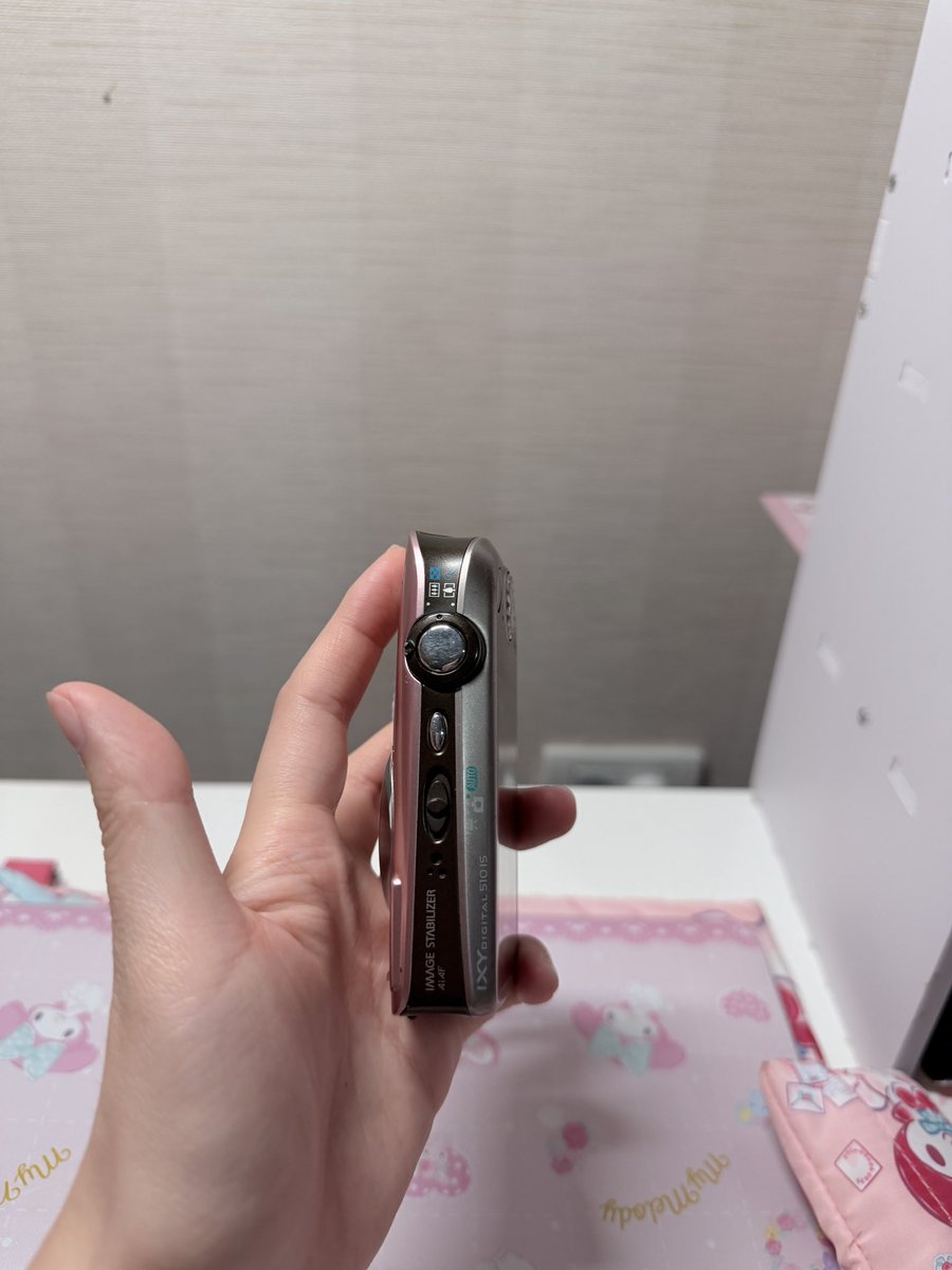 45kg__b's tweet photo. Canon ixy510is 📸 รุ่น K.พั้นรักแมว
รายละเอียด:
 แฟลชติด ซูมเข้าออกปกติ 
‼️เลนส์มีฝุ่นระยะท้าย จอคล้ำ (ไม่มีผลต่อรูป), บริเวณที่แปะสติกเกอร์= รอยถลอก

อุปกรณ์ที่ได้ : ตัวกล้อง, แบต, สายคล้อง, sd card, ที่ชาร์จ

💸 6,500 บาท รวมส่ง 🚚 พต.ได้ค่า 
#กล้องดิจิตอล #กล้องดิจิตอลมือ2 https://t.co/lx4lnflCPm