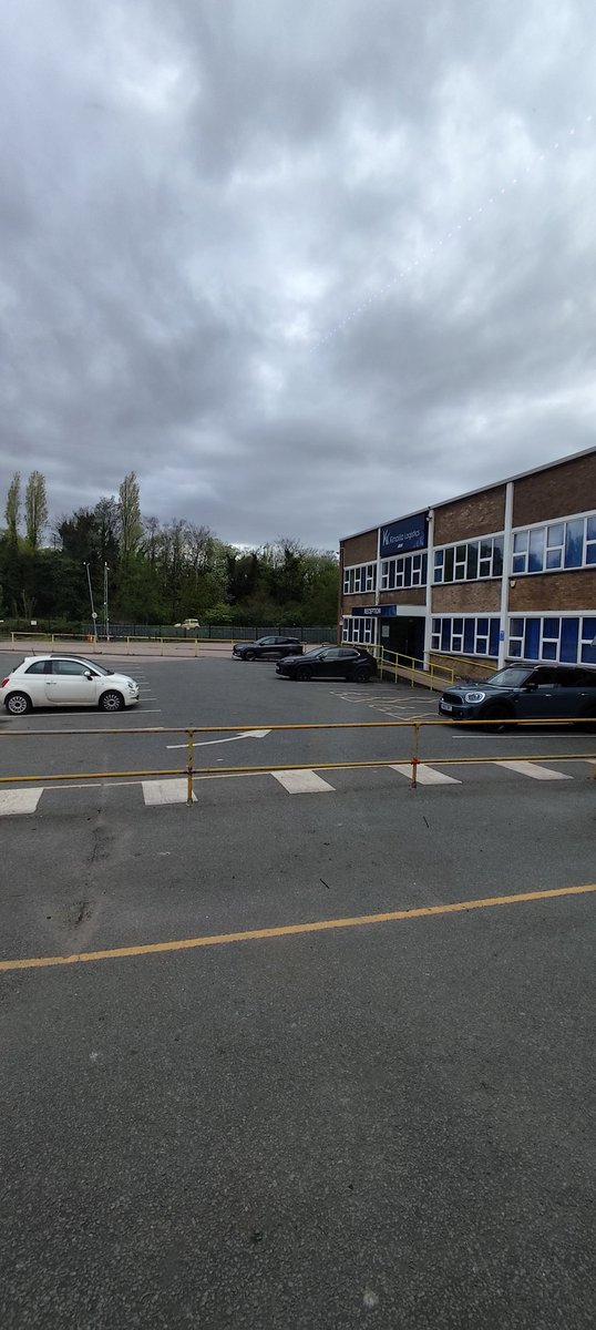 _Dave_Wilson_'s tweet photo. 16:50 and not a single manager or senior management at Kinaxia Manchester, I'm sure Dr David E Shaw will be glad to see he's getting commitment and dedication for his £20 million I bet he didn't make his money doing an 7 hour day #deshawgroup #hardwork #dedication https://t.co/s0dFStQcHv