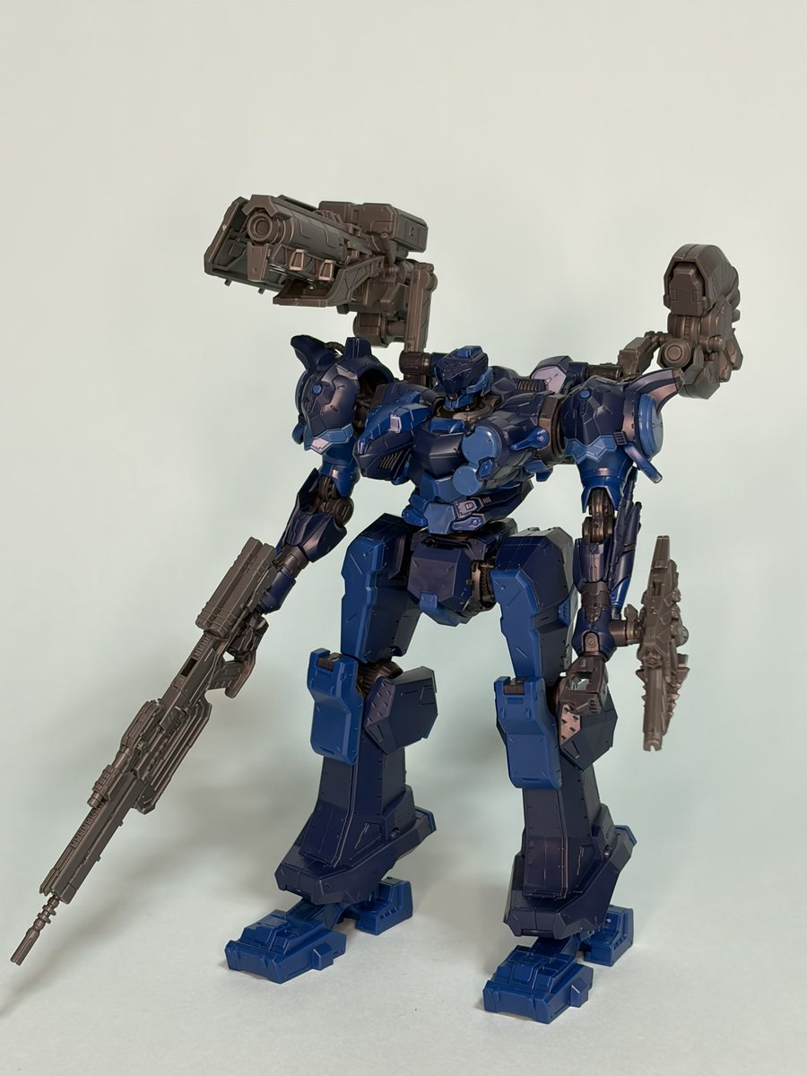kurageice's tweet photo. 《動けロックスミス…！まだだ…！これからもっと面白く…！》
V1フロイトの機体『ロックスミス』完成。
金型の使い回しだな、そういうアセンだ…

ゲーム中では序盤から名前だけは上がる割にそんなに強くはないので、多分大体の人が自然とルビコン焼くことにしたんじゃないかなぁ…？

#30MM
#AC6 https://t.co/pfZDtGNyRD