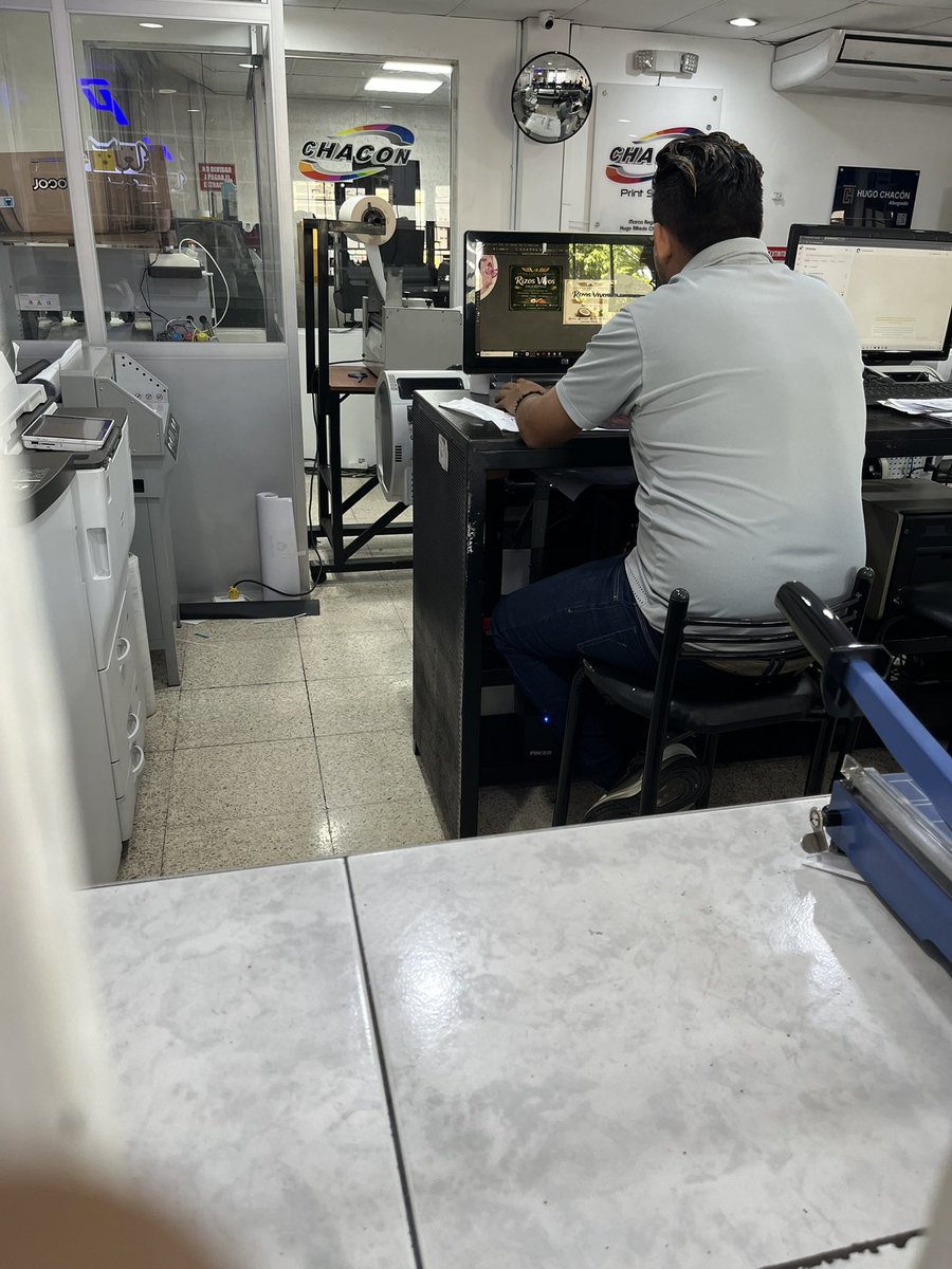 ivan196302's tweet photo. Trabajando ando. Etiquetas y vamos con Rizos Vivos!!! Un Combo de Calidad para Cabellos Rizos y Ondulados!!! https://t.co/IWLoeoL6Yd