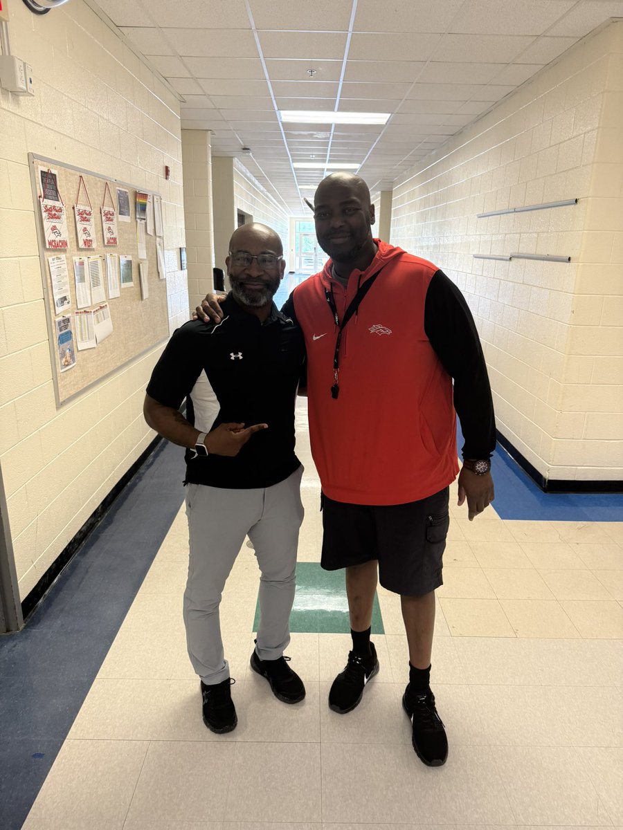 CoachCoax17's tweet image. Thank you @SouthpointeFBSC and Coach Bobby Collins for having me today! #ACE