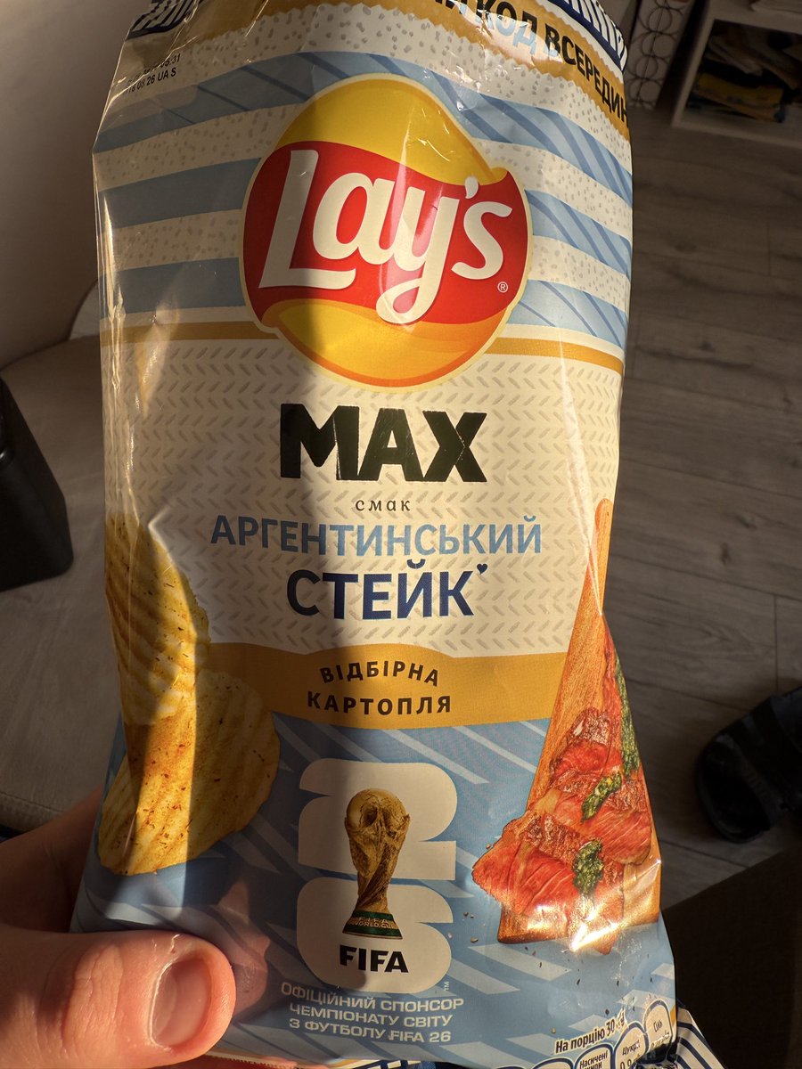 BohdanMax's tweet photo. Дубайські шейхи пропонували мені мільйон доларів, аби я здав точку, де купив нові смаки Лейс

Але я відмовився, аби написати вам огляд на них 

🥩Аргентинський стейк - відверто фуфло, без яскраво-вираженого смаку, але дуже крутою упаковкою￼ https://t.co/yqJxd4yCQB