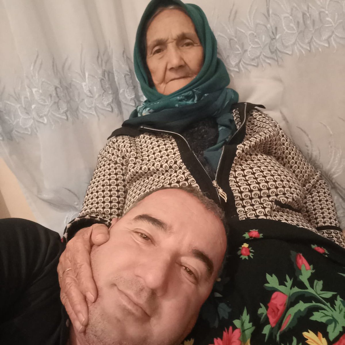 theeng3's tweet photo. Annen, seni herkesten 9 ay daha uzun süre tanıyan tek kişidir.
#Anne
#Daye https://t.co/YLuAfN1fb4
