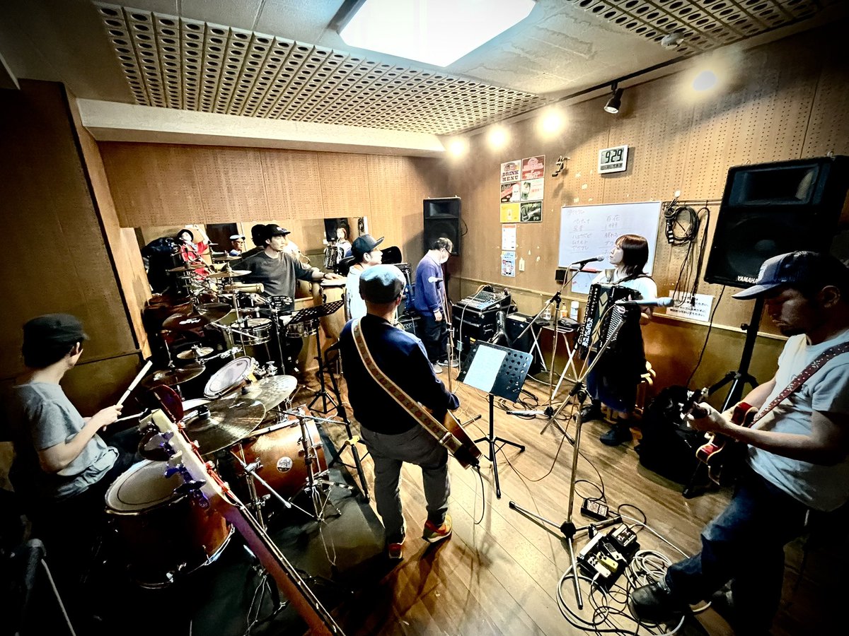 tokyo_peppers's tweet photo. 東京ペッパーズ

　コシガヤアサイラムへ向けて
　　　血反吐を吐きながら猛訓練

本番は踊り狂って沁みさせます！

　ご予約お待ちしてます

✉️ gorillaya555@gmail.com
※メール予約に必須事項
①名前(カタカナ) ②日程 ③枚数

@koshigayasylum 
#コシガヤアサイラム https://t.co/QEjlRVBLS3