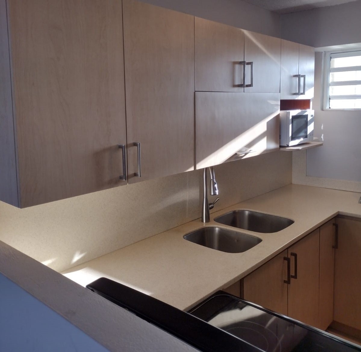 efrealestate's tweet image. Golden View Plaza, San Juan 🏙️
2H/1B/2 pkgs | Vista panorámica | Incluye agua
Equipado y listo para mudarse
💰 $1,200
Requisitos alquiler aplican.
📲 Maria Elena Garcia 787-975-0555 / 787-269-2488
L. #E-339