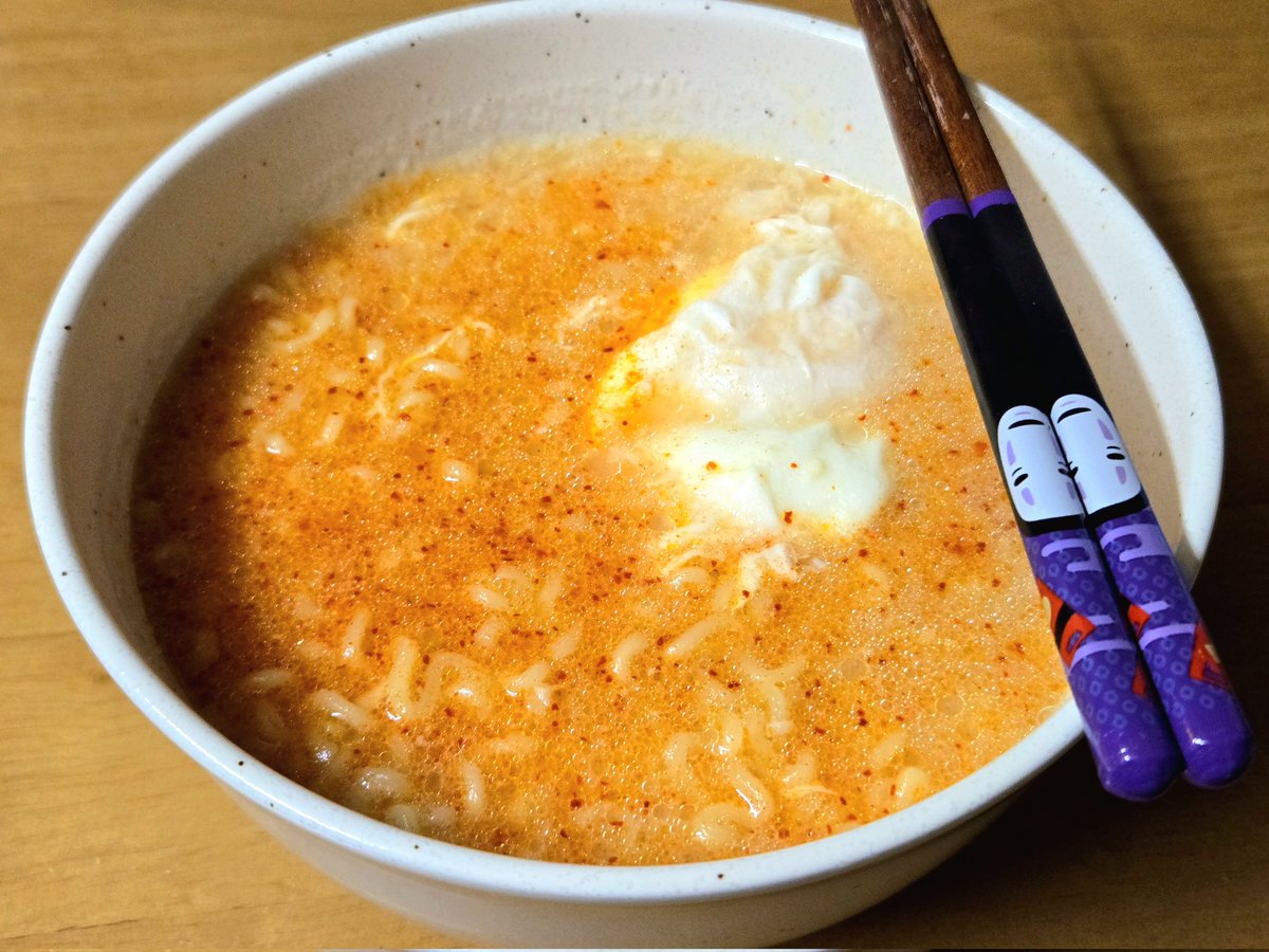 MooMoo___25's tweet photo. 嬉しいことがあったので、1:00だけどラーメン食べちゃう🍜サイコー🫰 https://t.co/eh6fFTcguX