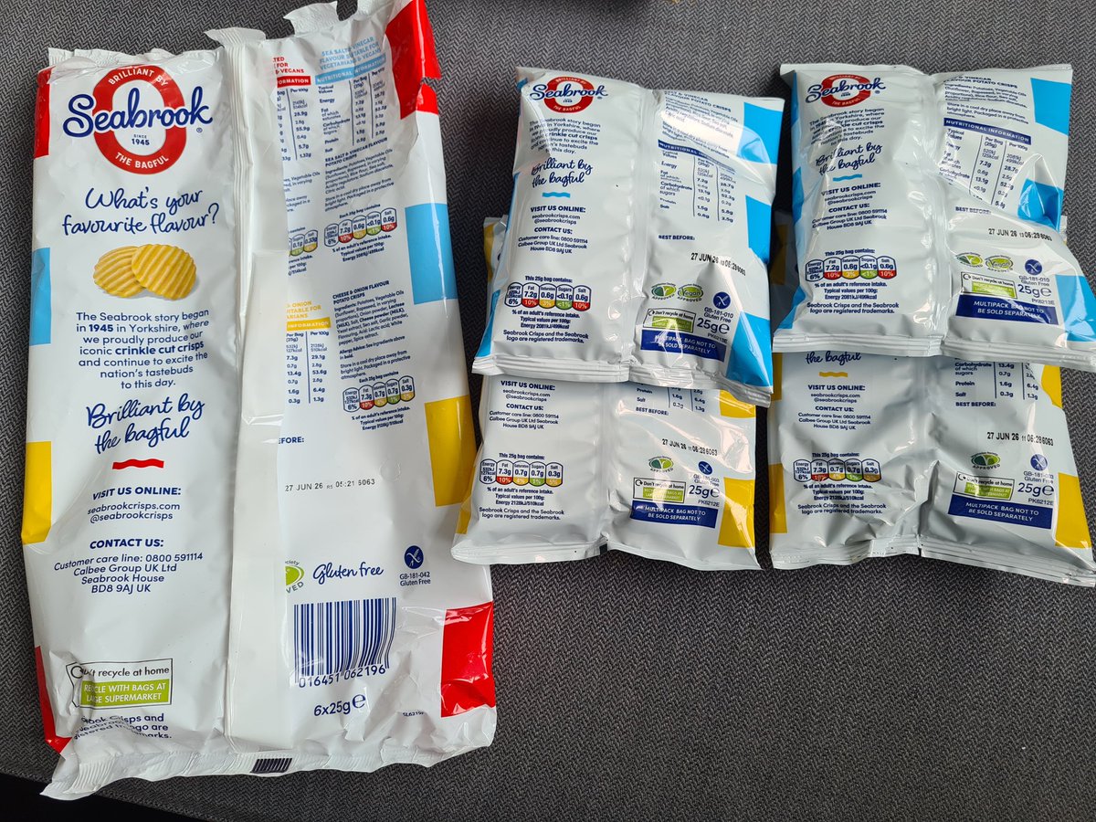 TAGilbert's tweet photo. @SeabrookCrisps Just opened a six pack bought @Tesco Norwich Harford Bridge last Saturday... And there are only 4 packets inside. Maybe the machine had a hiccup? 
Codes - all 6063 - and times in pic below. https://t.co/fA7M1Q23St