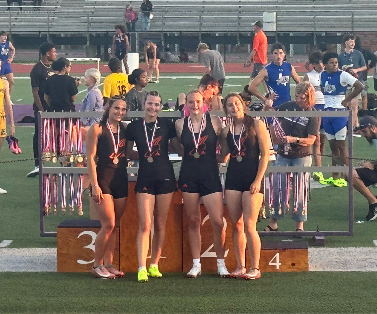 madiann2009's tweet photo. Area Track meet today for me and my girls!! Excited to compete with some of the best!  @gsathletics1 https://t.co/Zjgo13eoCW