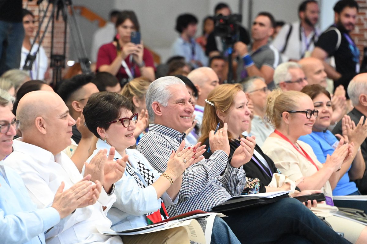 🇨🇺| Abrió sus puertas hoy en La Habana el V Coloquio Internacional Patria de Comunicación Digital.

Al evento que reúne a comunicadores y analistas para abordar los desafíos actuales en el ámbito de la información y la geopolítica regional, asiste el Presidente <a href="/DiazCanelB/">Miguel Díaz-Canel Bermúdez</a>.