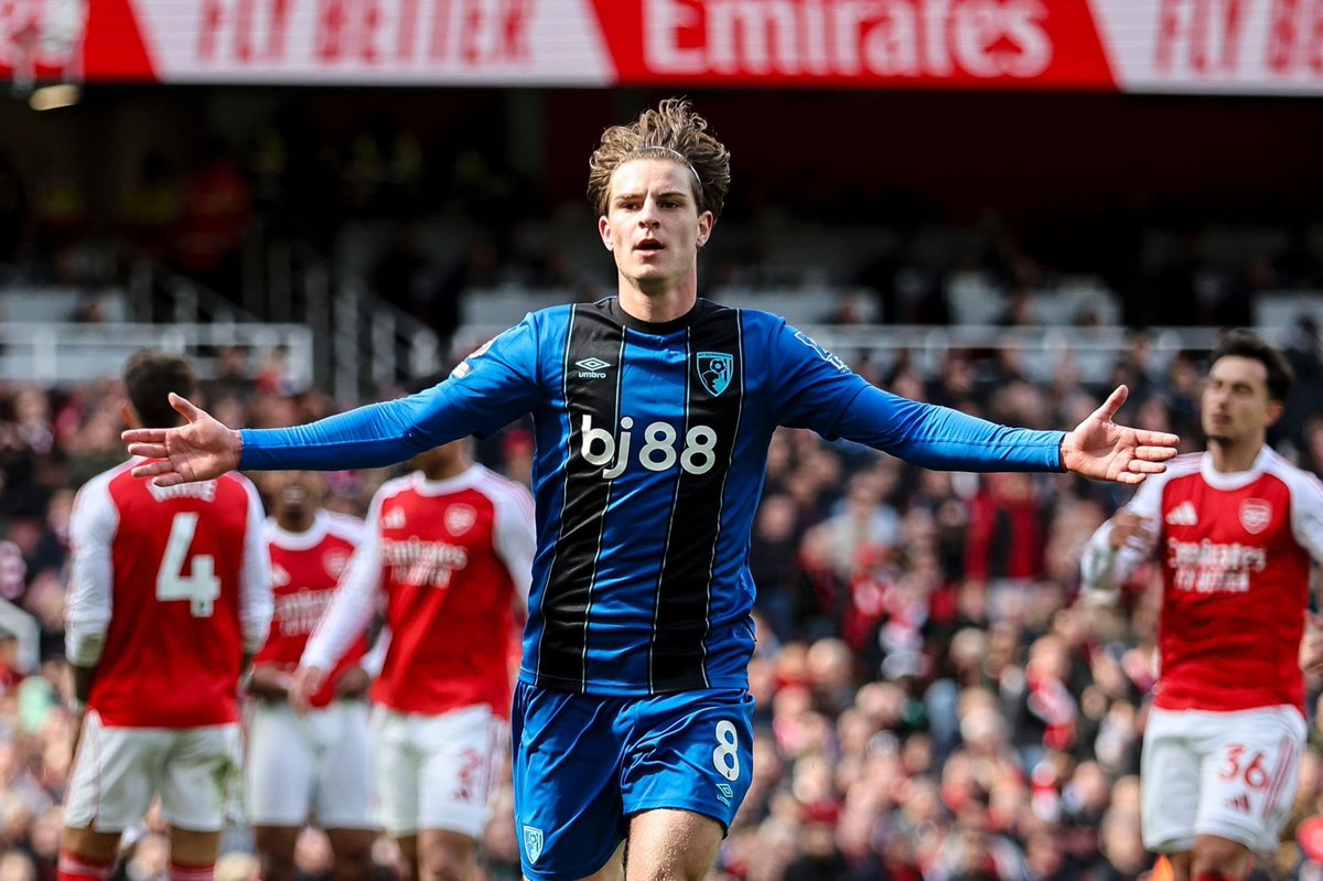ManUnitedZone's tweet image. David Ornstein: “There are other serious candidates for this midfield position who are perhaps receiving less media attention (Alex Scott etc) that should not be discounted. I'm sure we'll speak a lot more about them in the weeks ahead.” 

[via @David_Ornstein /@TheAthleticFC]