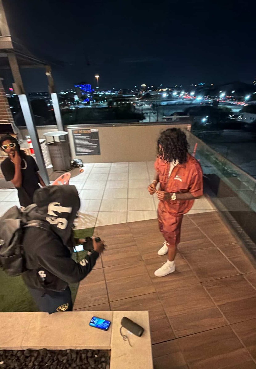 2ToneEA's tweet image. This Shit A Routine By Now 🖤💫 #EA #HoustonTx