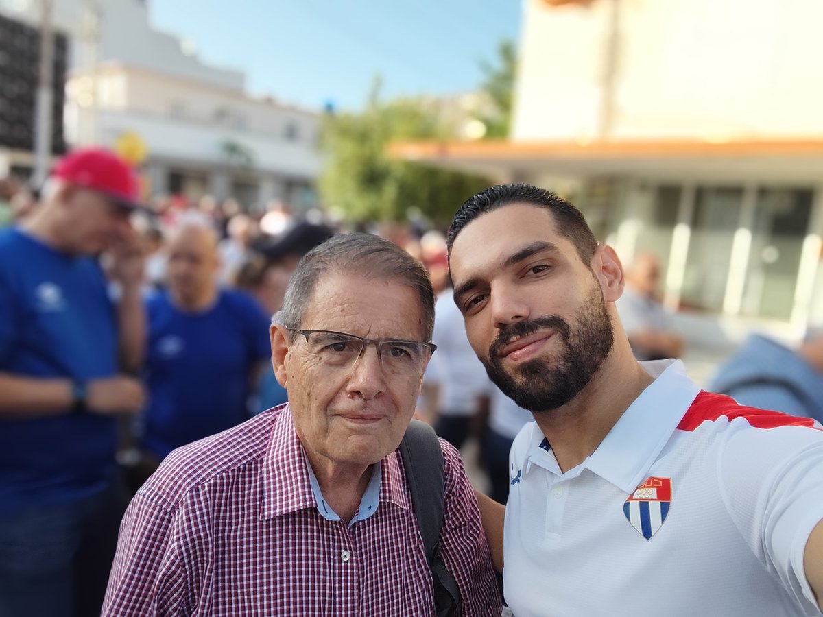 GuillermoVMCuba's tweet photo. Asistimos al acto central en ocasión de conmemorarse el 65 Aniversario de la Proclamación del Carácter Socialista de nuestra Revolución. señaló:..."El pueblo cubano marchó de aquí para el combate y del combate a la victoria ..."
#CubaEstáFirme https://t.co/nFNgycfc3k