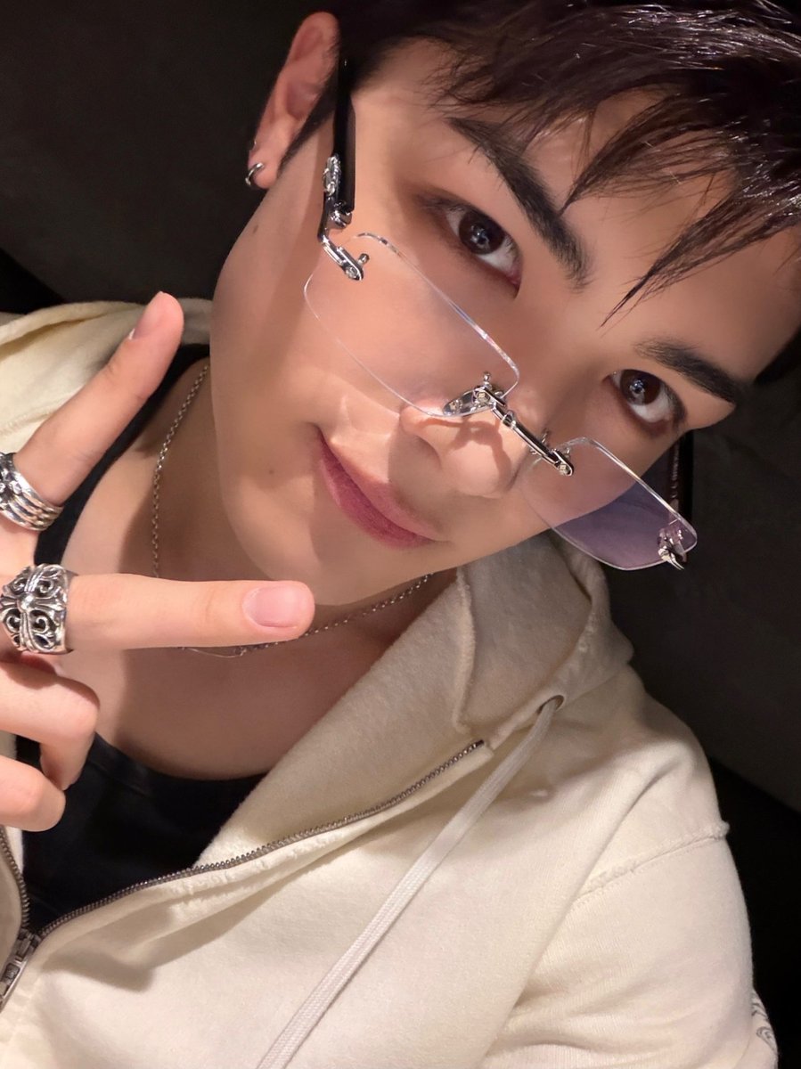 아 너무 기여워 이러고 디엠에는 졸귀사진 보내줬어ㅠㅠㅠ