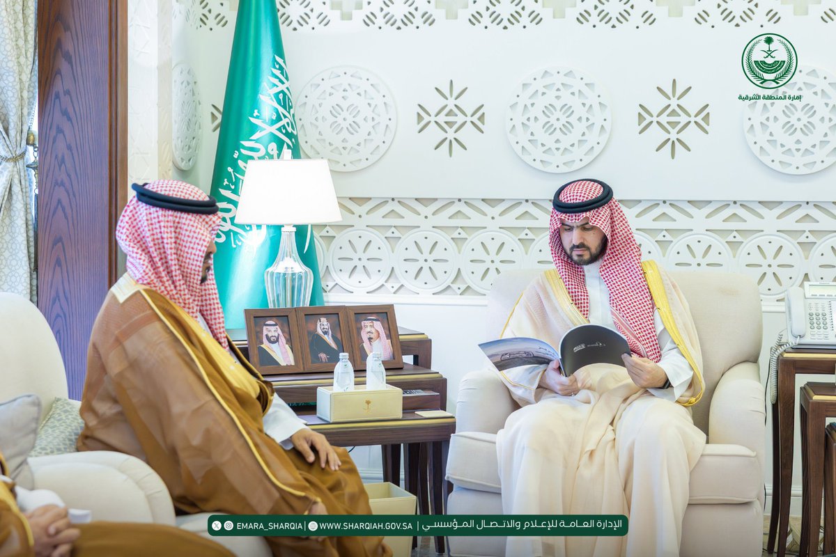 alsooman2012's tweet photo. استقبل صاحب السمو الملكي الأمير
#سعود_بن_بندر_بن_عبدالعزيز
#نائب_أمير_المنطقة_الشرقية
في مكتب سموه بديوان الإمارة اليوم الخميس، رئيس مجلس إدارة جمعية #الصمان البيئية الأستاذ ماجد #الدويش، يرافقه عدد من أعضاء مجلس الإدارة. https://t.co/TTRsA78swU