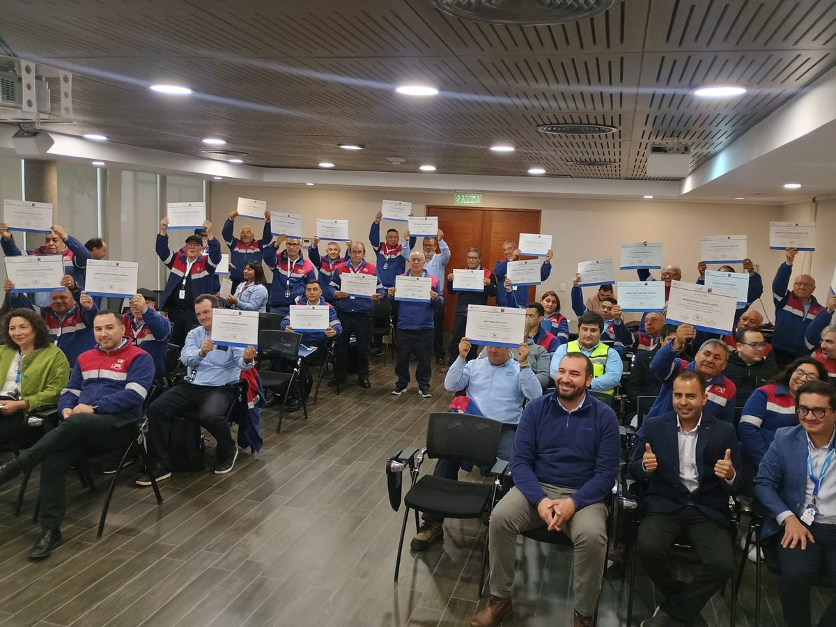 JesydorCl's tweet photo. Durante esta semana, certificamos a 38 conductores del Sistema Metropolitano de Pasajeros RED de la empresa RBU Santiago, en una jornada realizada en la Municipalidad de Huechuraba.

Un reconocimiento a su compromiso con un transporte público más seguro y de calidad.👏

#JesyDor https://t.co/CFREeVEy7V