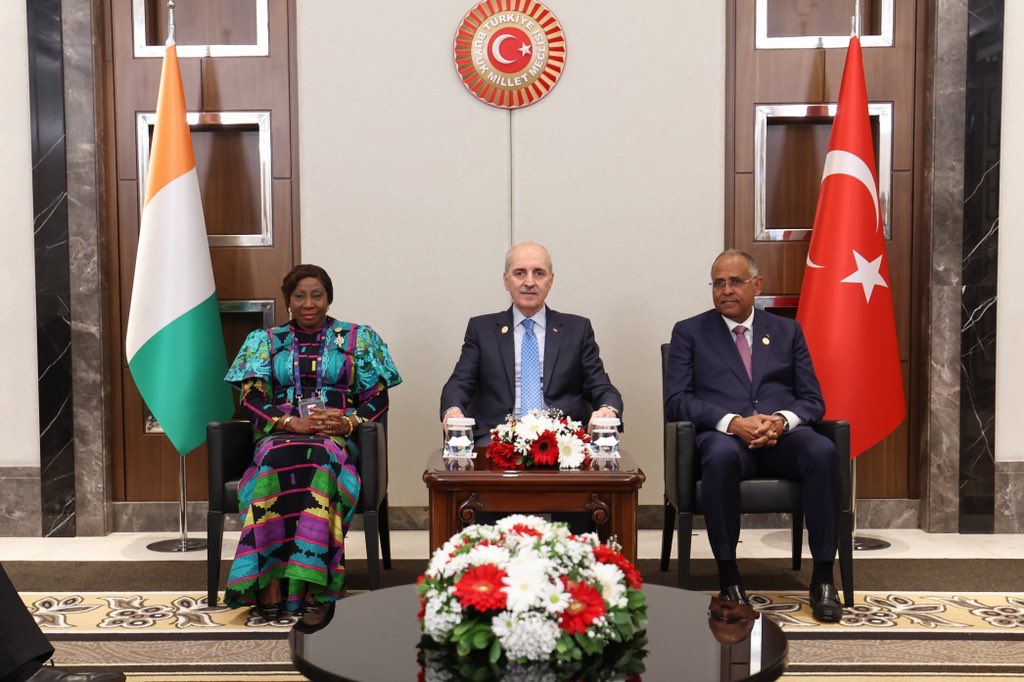 TBMMresmi's tweet image. Türkiye Büyük Millet Meclisi Başkanımız @NumanKurtulmus, Parlamentolar Arası Birlik (PAB) 152. Genel Kurulu için İstanbul’da bulunan Fildişi Sahili Senatosu Başkanı Kandia Kamissoko Camara ve Fildişi Sahili Ulusal Meclisi Başkanı Patrick Jérôme Achi ile bir araya geldi. #IPU152