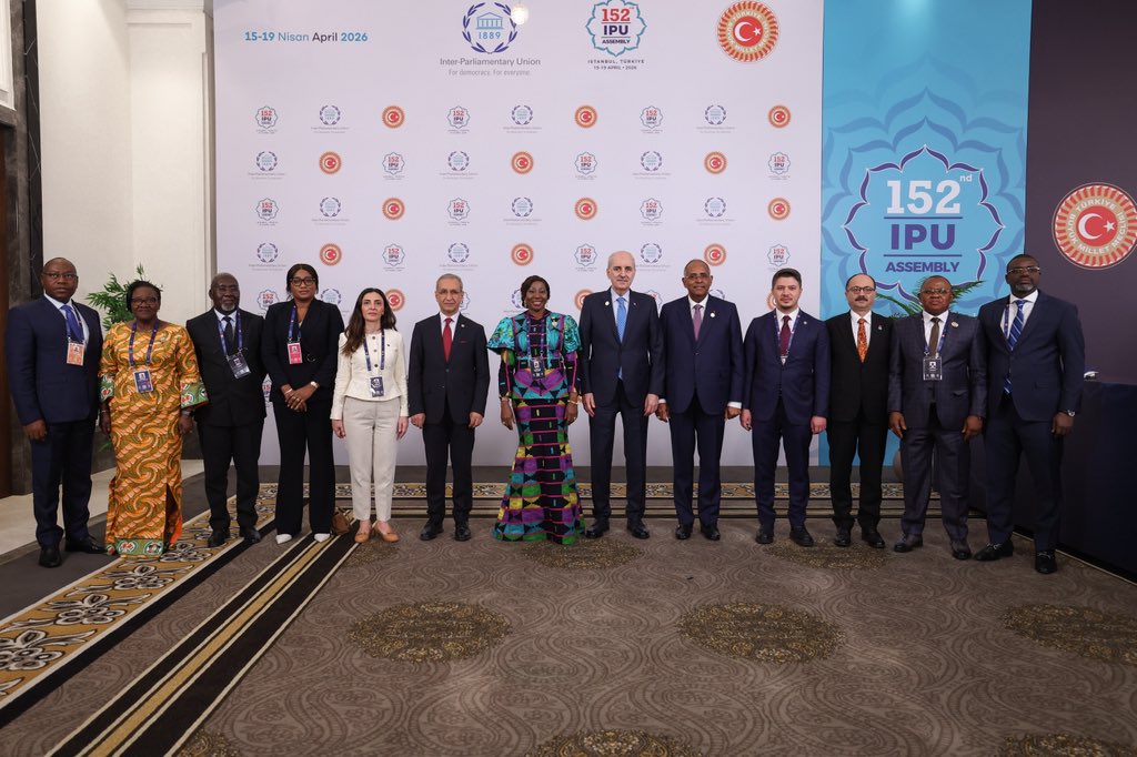TBMMresmi's tweet image. Türkiye Büyük Millet Meclisi Başkanımız @NumanKurtulmus, Parlamentolar Arası Birlik (PAB) 152. Genel Kurulu için İstanbul’da bulunan Fildişi Sahili Senatosu Başkanı Kandia Kamissoko Camara ve Fildişi Sahili Ulusal Meclisi Başkanı Patrick Jérôme Achi ile bir araya geldi. #IPU152
