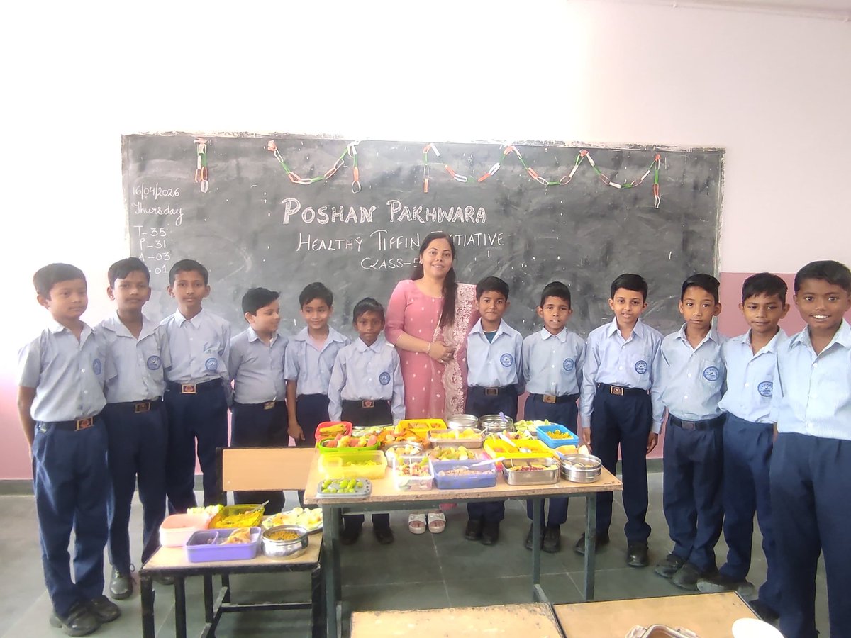 gmhs42's tweet photo. #POSHANPAKHWADA2026
Daily monitoring of student tiffins was carried out to promote healthy eating habits  A Healthy Tiffin Competition was also organized, encouraging students to bring nutritious &amp; balanced meals. #HealthyEating 
@chandigarh_admn 
@DselEduMinistry 
@SchoolEduChd https://t.co/pC8JpUg9F5