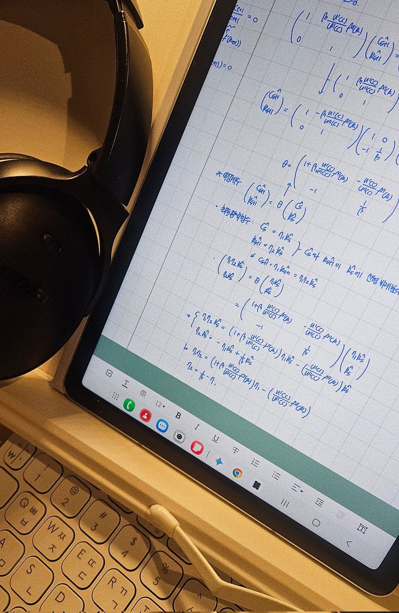 flake_study's tweet photo. 요새 그냥 서너시에 자고 아홉시쯤 일어나는 생활을 하고 있으며...오늘도 두 시간쯤 더하고 자겠죠 https://t.co/PBwh1TIVV9