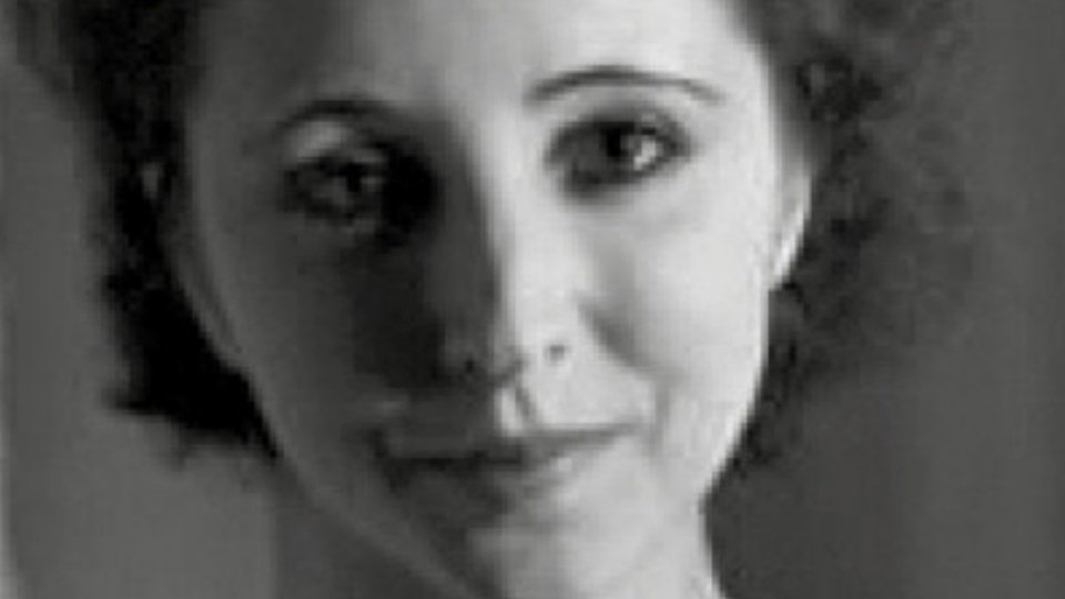 epifitas's tweet photo. "Tenía que crear mi propio mundo, como un clima, un país, una atmósfera en la cual pudiera respirar, reinar y recrearme a mí misma cuando fuese destruida por la vida."

Anaïs Nin

Francia, 1903 - EE. UU., 1977 https://t.co/4BIfK5gXkC