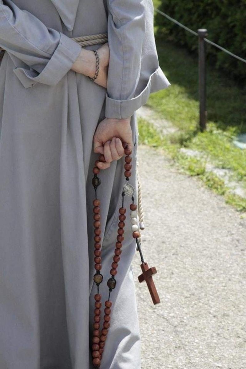 Pray The Rosary tweet media