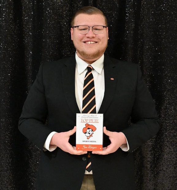 ZacBergerKNOE's tweet photo. What an absolute honor to be named Top Sports Media Senior for Oklahoma State SMSC.
Awards aren’t everything but what a nice recognition for the work, time and effort of my four years at OSU. Couldn’t have done it without all the amazing people around me. #gopokes #okstate https://t.co/UgCgBuQzks