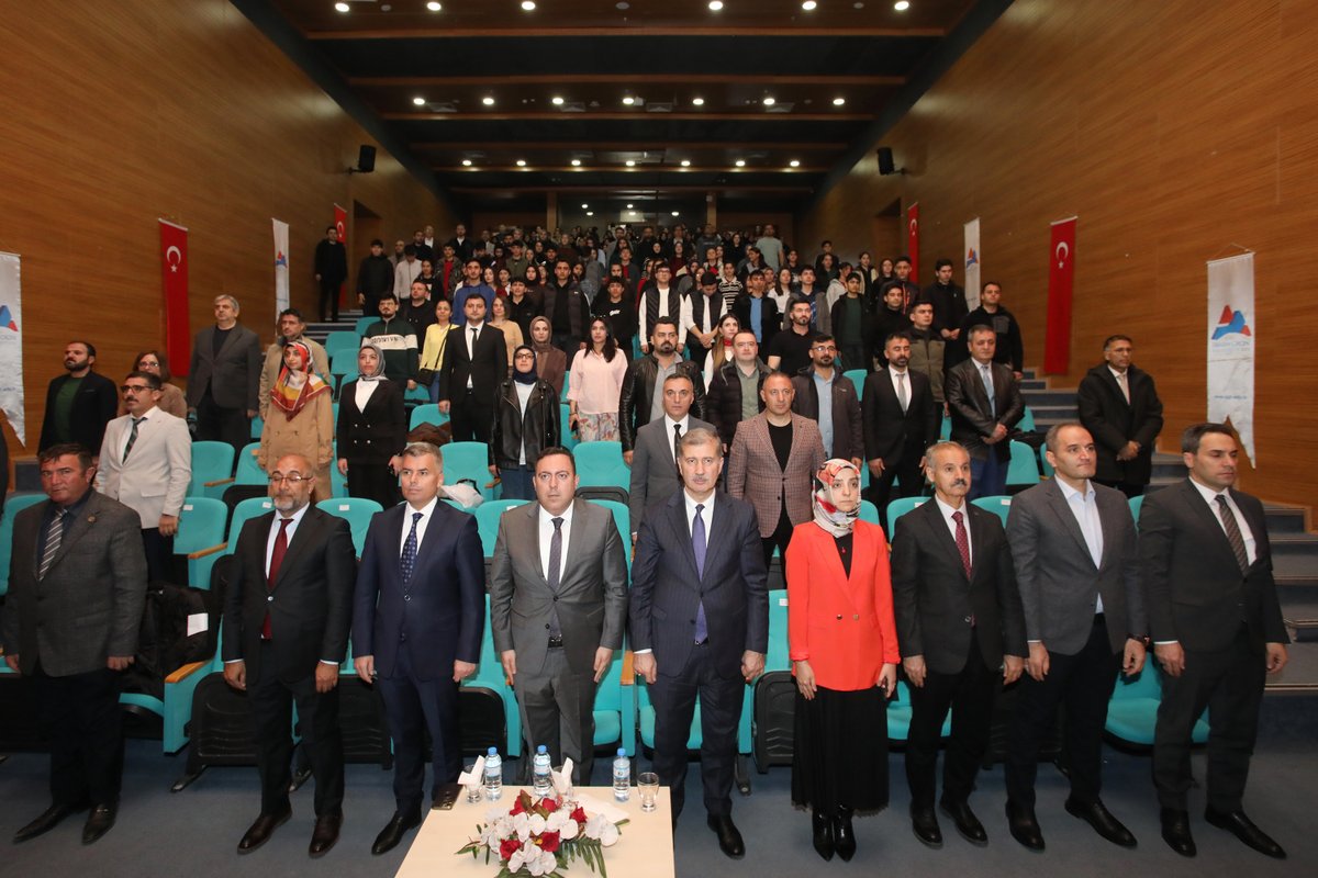 aicuni2007's tweet image. Üniversitemizde, #Ağrı’nın düşman işgalinden kurtuluşunun 108. yıl dönümü kapsamında "Ağrı'nın Düşman İşgalinden Kurtuluşu Paneli” gerçekleştirildi. 🇹🇷

Recep Tayyip Erdoğan Kültür ve Kongre Merkezi Selçuklu Konferans Salonunda gerçekleşen programa Rektörümüz Prof. Dr. İlhami