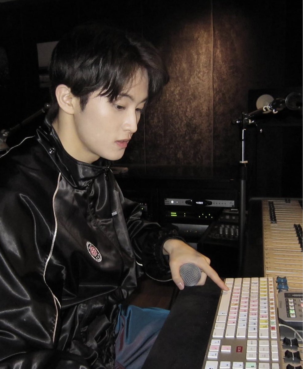 ᴿᴱᴹ tweet media