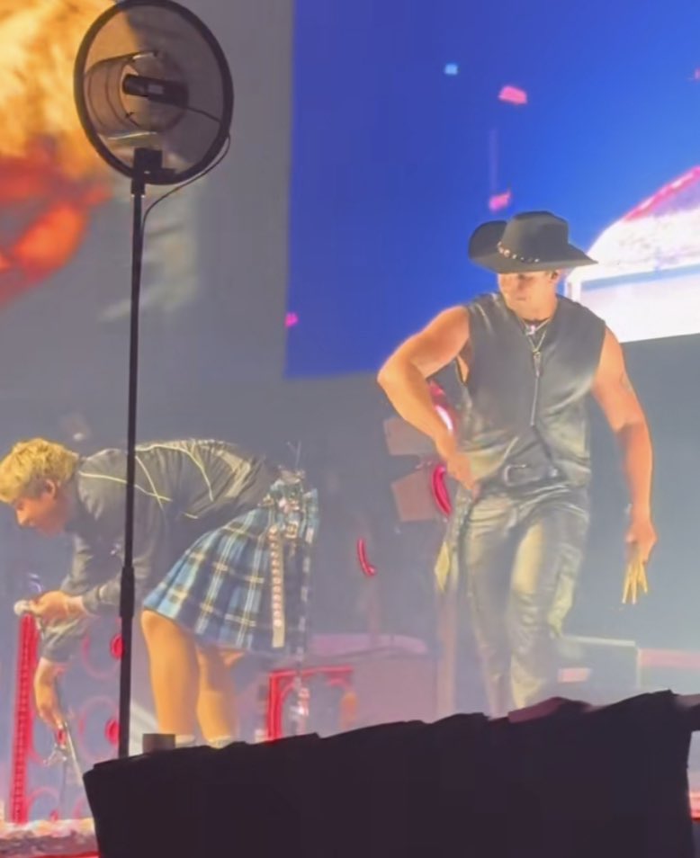 rich ★ tweet media