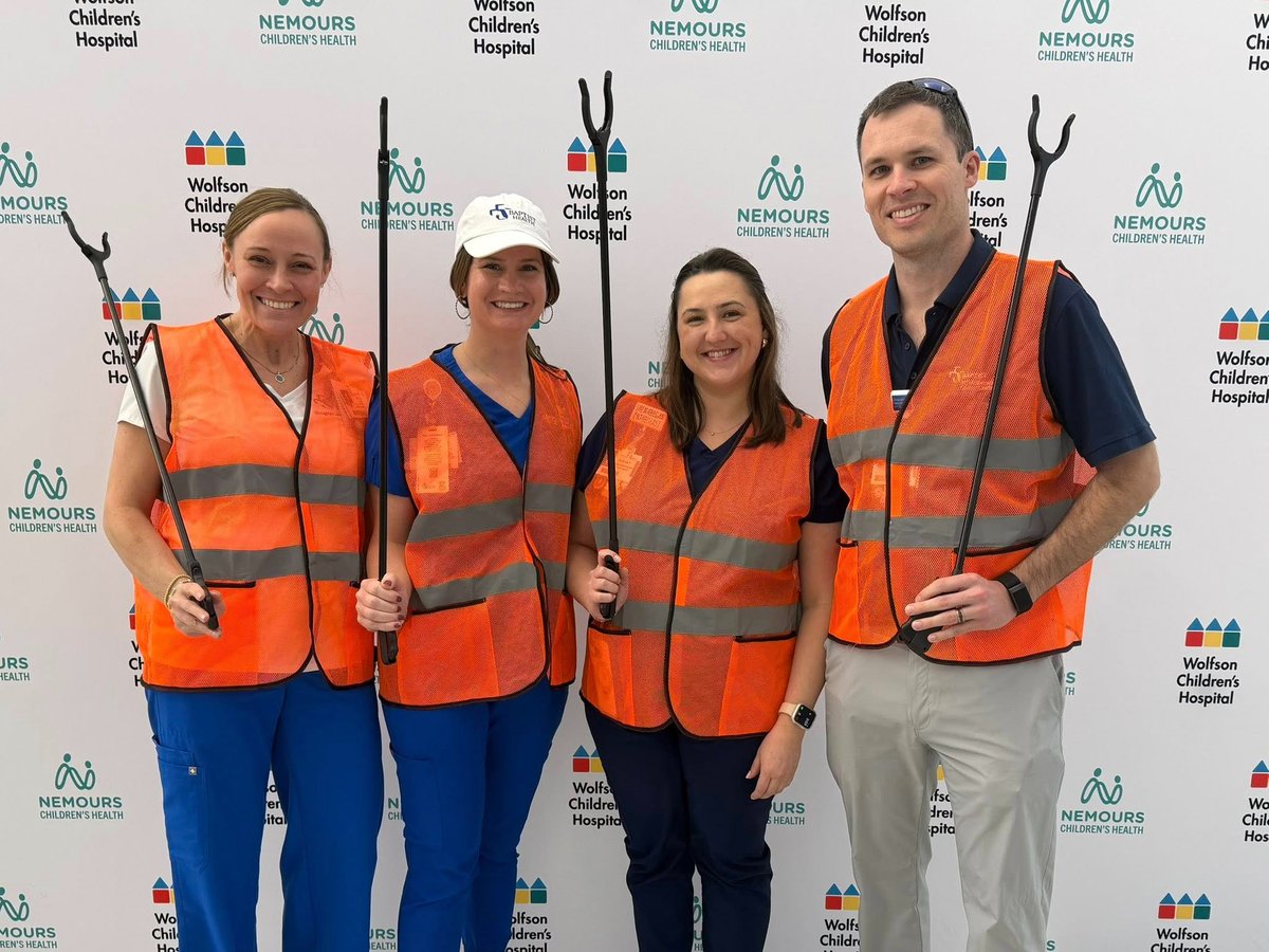 BaptistHealthJx's tweet photo. We’re #BaptistProud to support @UnitedWayNEFL and all they do on behalf of our community, so teams from #BaptistJax and @WolfsonChildren took to the streets of San Marco to clean areas outside of our hospital. Their scrubs were replaced with gloves and trash bags, and they really made our downtown campuses shine! 🚮💙