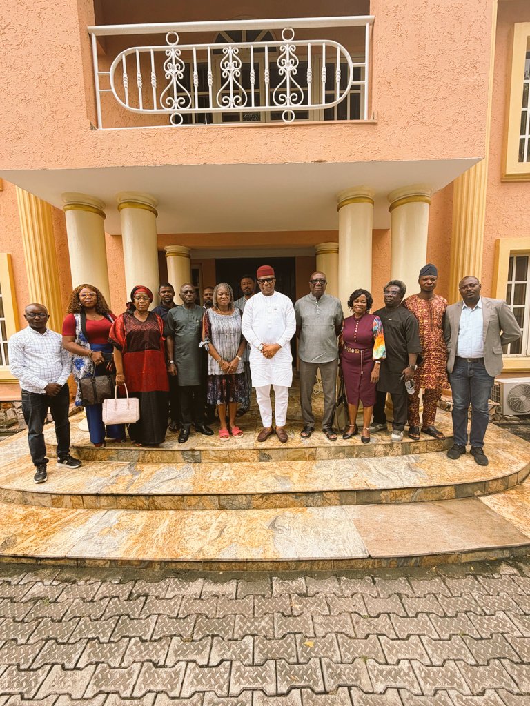 CrffnOfficial's tweet photo. CRFFN Management, led by Registrar/CEO Igwe Kingsley O. (FCILT), paid a condolence visit to the family of the late Barr Sam Atuzie Nwakohu, former Registrar/CEO (2019–2023), in honour of his service and lasting legacy in the Council. https://t.co/zUwSQoxa9S