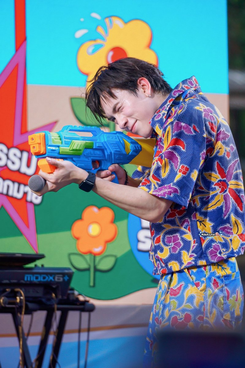 milekafei's tweet photo. ชอบเล่นน้ำเป็นที่สุด เห็นไม่ได้จะยิงอย่างเดียวเลย
#SamyanMitrtownSongkran2026xPROXIE #PROXIEth 
#PROXIEOnglee https://t.co/ZkZ8Qq6LTT