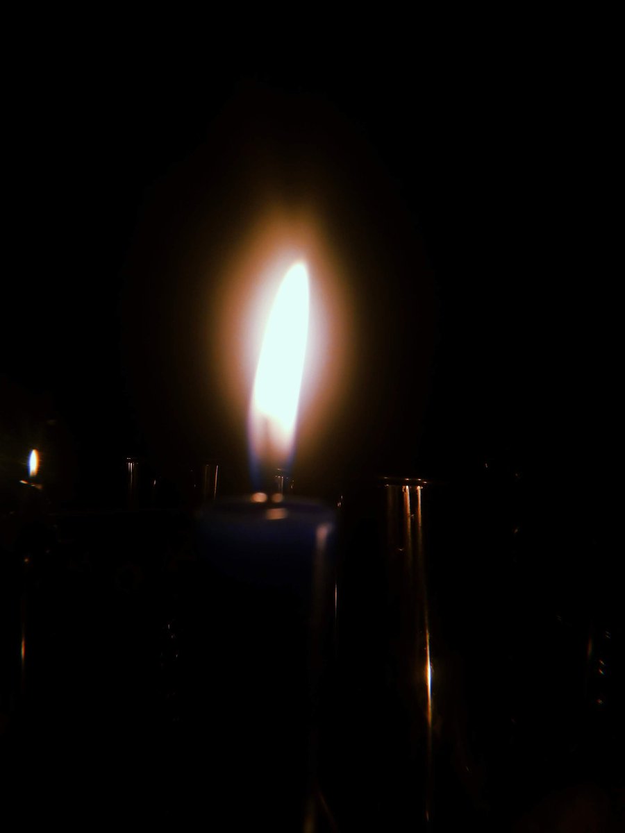 InaciaBruxa_'s tweet image. The light of the candle guides, the fire purifies! 
#candle #photography #witchsonx #ritual #artist
