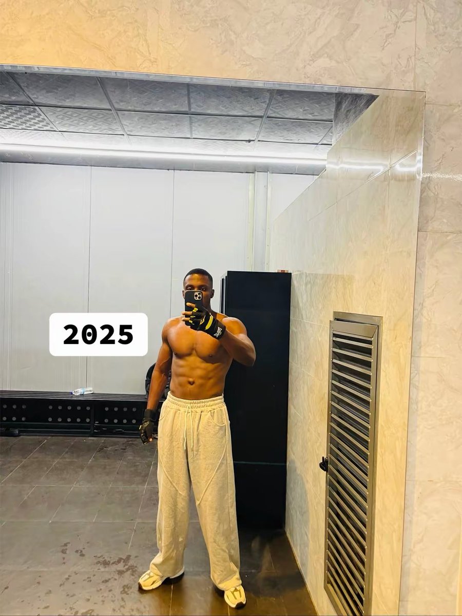 God save the KING💙❤️💡 tweet media