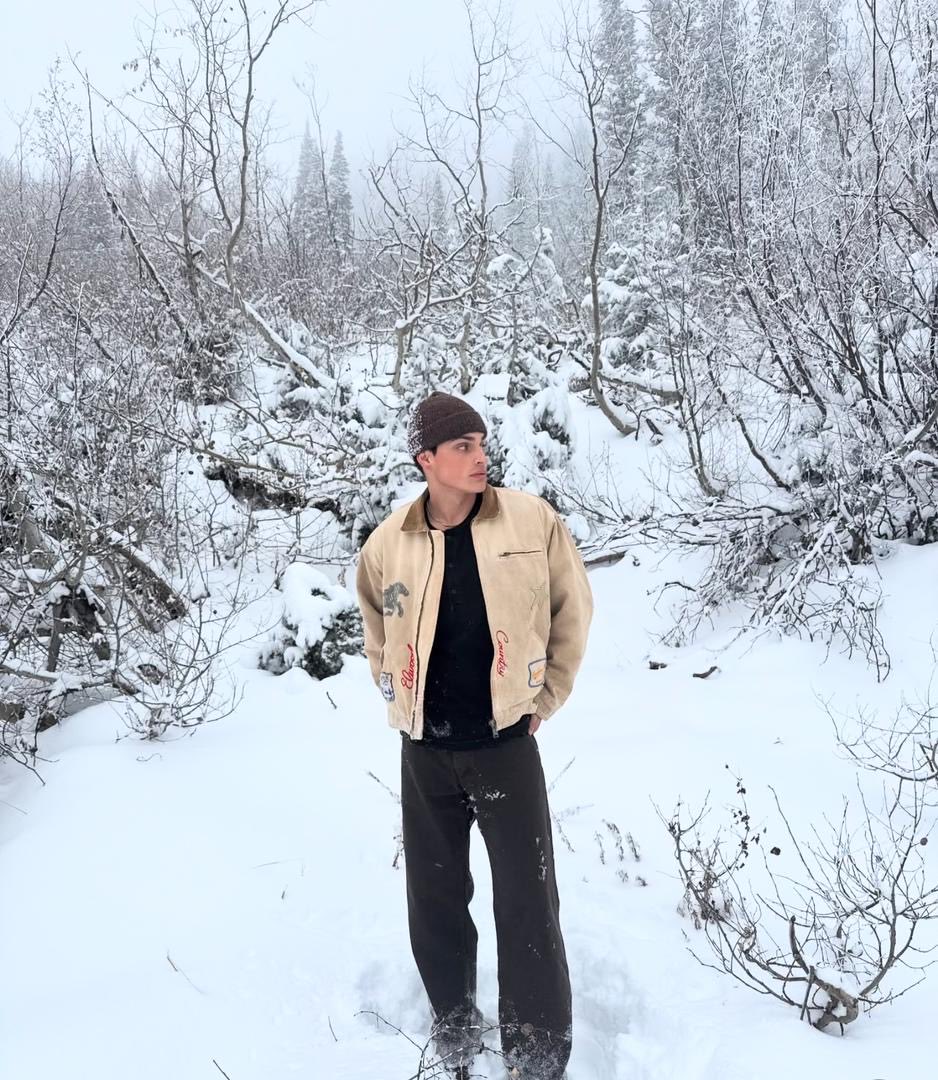 Johnydw5's tweet photo. So cold out here💕❤️ https://t.co/N6g6MFBwl2