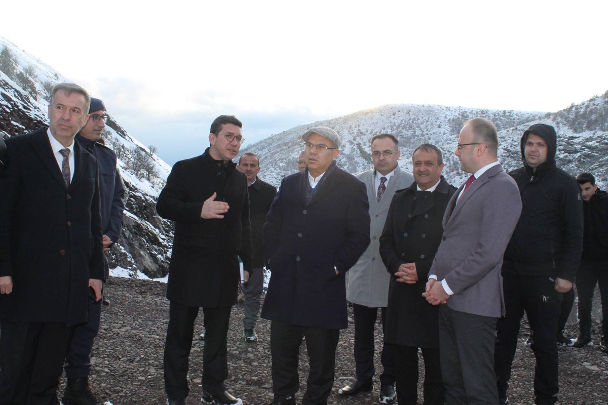 TC_Alucra's tweet photo. 📍 Alucra Barajı’nda İnceleme
Valimiz Mustafa Koç, Kaymakamımız Emrah Azman, Belediye Başkanı Faruk Demirağ ve DSİ Şube Müdürü Okan Yonkuç ile barajda incelemelerde bulundu.
46 m yüksekliğindeki baraj, 12 bin dekar zirai arazinin sulanmasına katkı sağlayacak.
#AlucraKaymakamlığı https://t.co/le8Tr01EGu