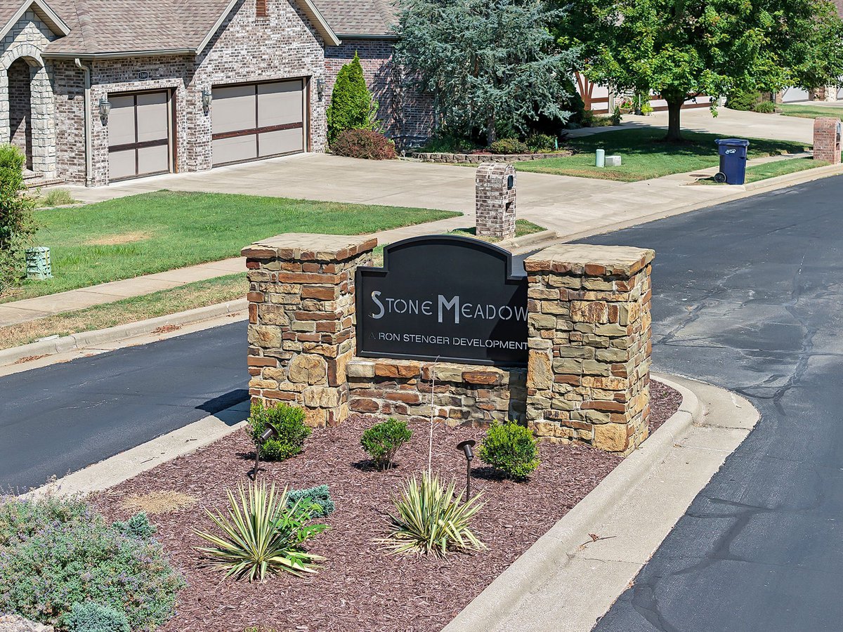 StengerGroup's tweet photo. 🚨 FINAL 6 LOTS: Stone Meadow

✅ Wooded lots 
✅ Resort amenities (pool, tennis, trails)
✅ Ron Stenger development quality 
✅ 1/4 mile from Campbell Ave
✅ Nearly sold out - don't wait!

Contact Holly today at 417-880-1174

For more info: https://t.co/mEQsUZvUN7 https://t.co/Mibig3lWAS