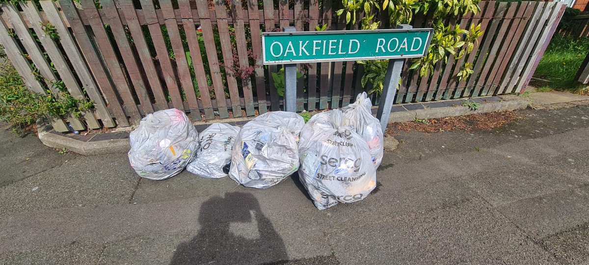Litterwatch1's tweet image. Back on home turf!  Huge thanks to the @BarrattHomes  team for joining our #volunteers at their old stomping grounds on Messenger Road, #Smethwick today.
Together, we cleared 19 bags of litter! We’re so grateful for their ongoing support.
#Socialvalue #Community #sandwell