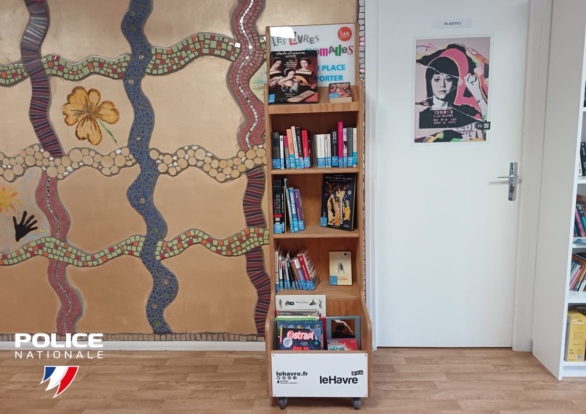 PoliceNat76's tweet image. #Partenariat | Les commissariats du Havre ont désormais un partenariat avec les bibliothèques de la ville du Havre.
Dans chaque accueil sont mises à disposition des usagers, des bibliothèques Livres Nomades.
Les livres peuvent être consultés sur place et/ou emportés.