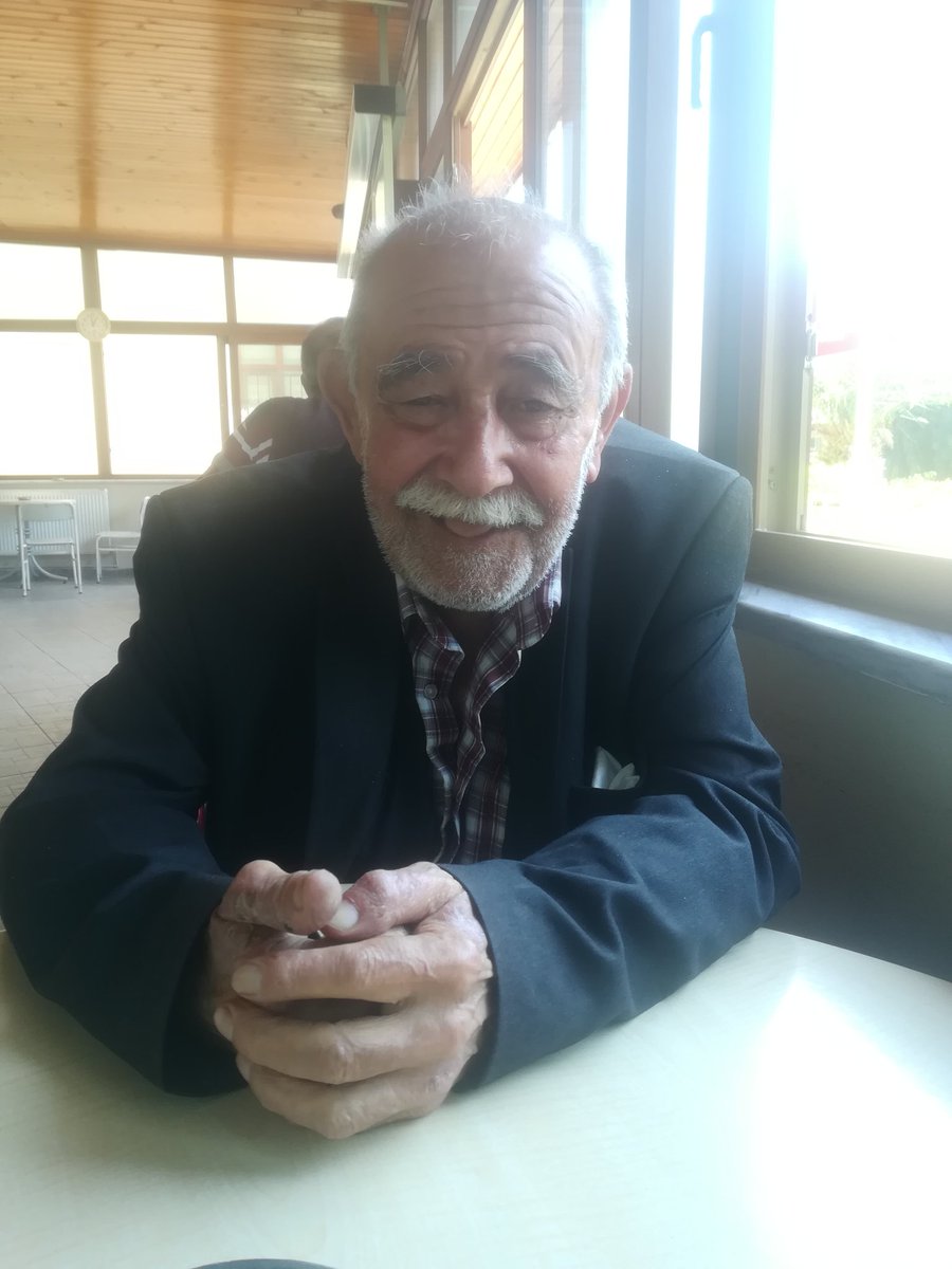 Turan_Ordusu54's tweet photo. Metin Amca.
Darülacezenin gülü.
Kral adam.
Inna lillah ve inne ileyhi raciun.
O dünyanın en güleç yüzlü adamıydı. O kadar saygılı idi ki.
Sadece biz değil , etrafında sevmeyen tek insan yoktu.
Hayatın çemberinden geçmiş güzide insan. Kıymetli büyüğümüz.
Kimsesi olmasa da, aslında sevenleri Deniz Derya idi.
Tam sol yanımızı yaktın be metin amcam.
Rabbim rahmetiyle muamele etsin insaAllah.
Yerin dolmayacak.
El Fatiha dostlar , dua. 
#iran #OkuldaKatliamaHayır
#FREEPALESTİNE