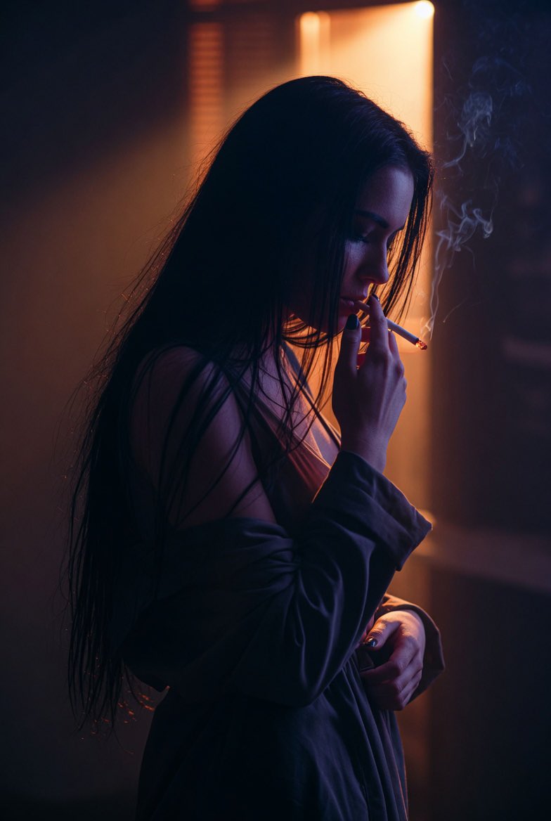 3wGleKVoUE76068's tweet image. Light and Shadow🚬

#Smoking #Aesthetic #Vibe