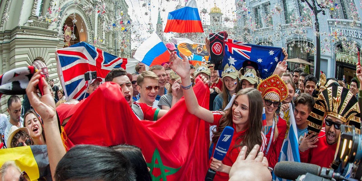 SgforgoodStella's tweet image. Is there anyone here who liked to stroll along Nikolskaya Street during the World Cup, 2018? 
Maybe we met there and took pictures together. 🤩🇷🇺

#Moscow #Russia