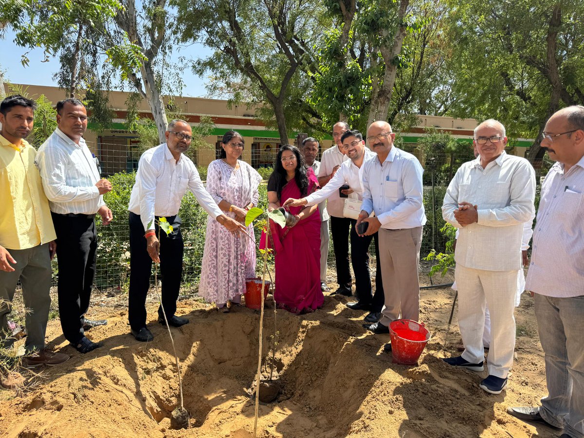 gsssobra's tweet photo. Mrs. Garima Mittal IAS Director, Department of Commerce GOI visited the school campus along with ADC Bhiwani, SDM Loharu and BEO Behal. Mr. Vishnu Kumar, Mr. Aditya and staff was present. She planted a Triveni at school campus. https://t.co/ktBIAXSK41