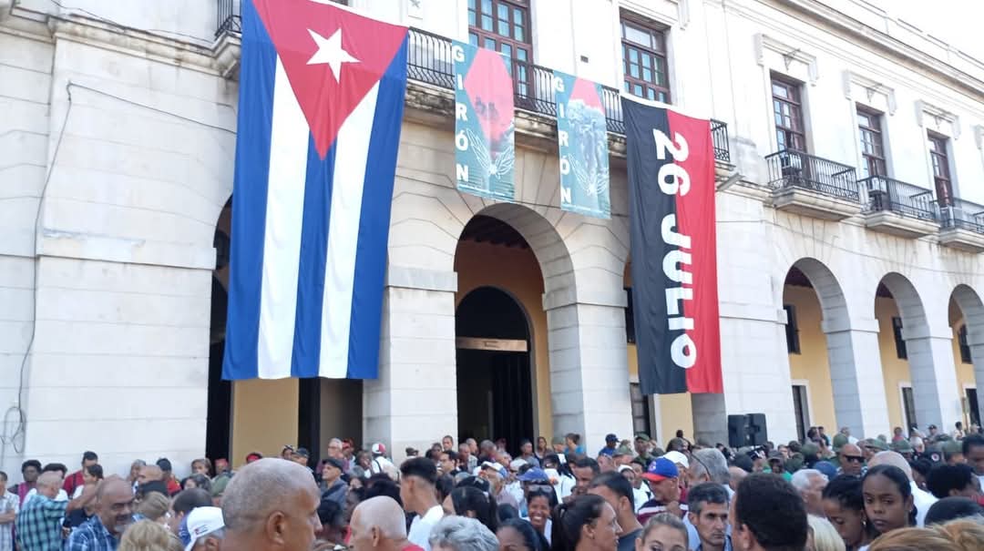 !Patria o Muerte¡ ¡Venceremos! 

Estamos aquí por #Cuba, por aquellos que días después, en Playa Girón, ofrendaron sus vidas y vencieron.

Abril sigue siendo una espina para los yanquis.
#GirónVictorioso
#GirónEsHoy
#MatancerosEnVictoria