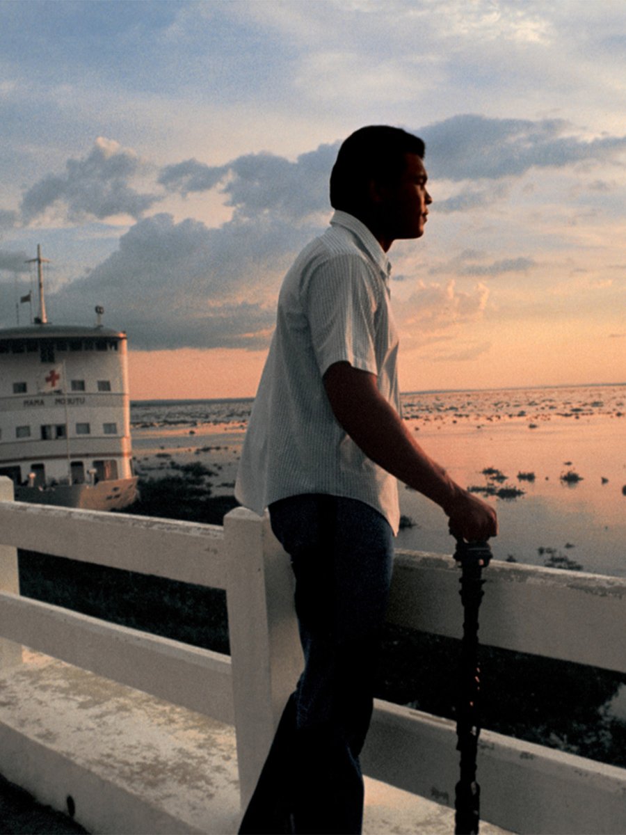 MuhammadAli's tweet image. Muhammad Ali looking towards River Zaire during the sunset before his fight vs George Foreman at the presidential complex outside of Kinshasa. 

N'Sele, Zaire 
10/26/1974

📸: @LeiferNeil 

#MuhammadAli #Icon #RumbleInTheJungle #Kinshasa #FightWeek #BoxingLegend